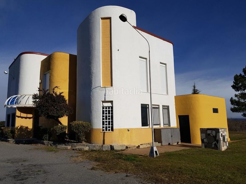 Foto bbe3c61a-0fda-41bd-b4f0-83fd3c7db780. Edifici a Sariegos