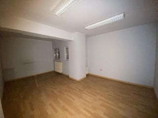 Rent Office space  Calle doctor fleming 4 1º b 3 24009 leon. Local en calle doctor fleming 4 1º b 3 24009 leon crucero