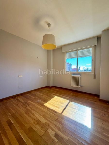 Foto 16e6fd36-9feb-41e0-a757-0e15d2442b40. Rent flat with heating parking in Crucero León