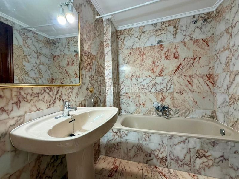Foto 1eb8c723-47ff-4088-865d-d0969f68501d. Rent flat with heating parking in Crucero León