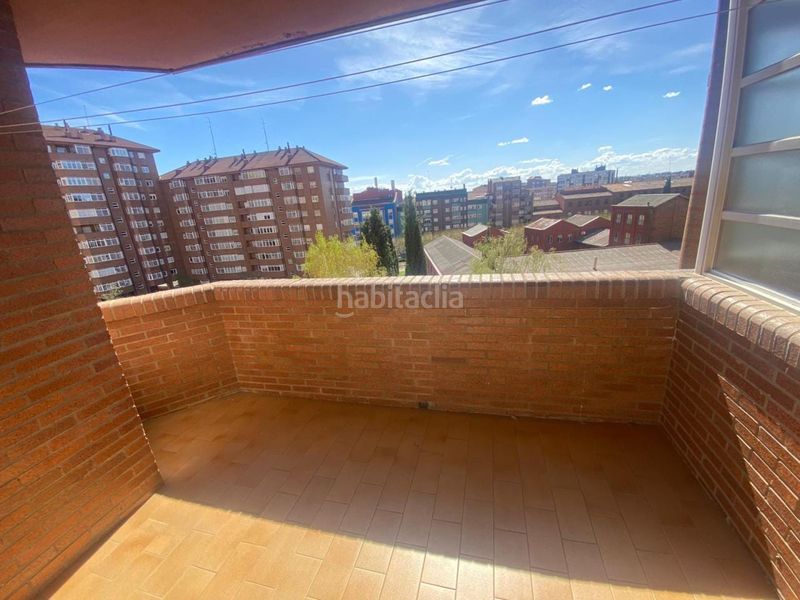 Foto 4612bb71-e048-4d39-aaa6-8c4dfd5e6a6e. Rent flat with heating parking in Crucero León