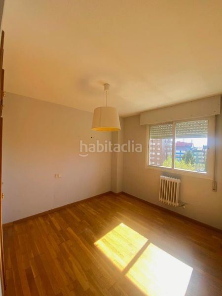 Foto 8d0e837f-7597-473d-bd8d-4e29b43f0375. Rent flat with heating parking in Crucero León
