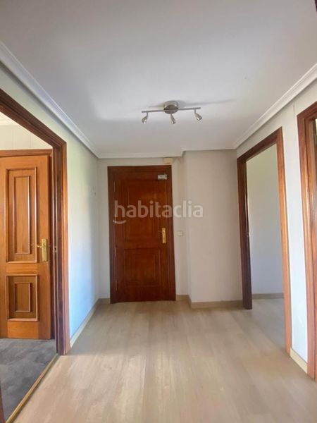 Foto c0431996-0d04-4e67-b164-464bf2190c97. Rent flat with heating parking in Crucero León