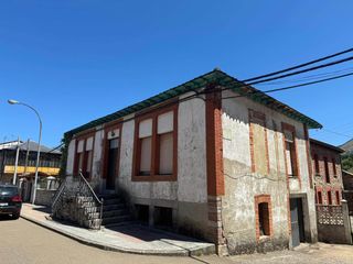 House in Avenida Reino de León