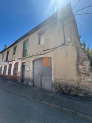 Pis  Carretera cármenes. Inmueble en villamanin para reformar.