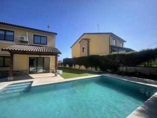 Casa aparellada  Aldea amexeiral