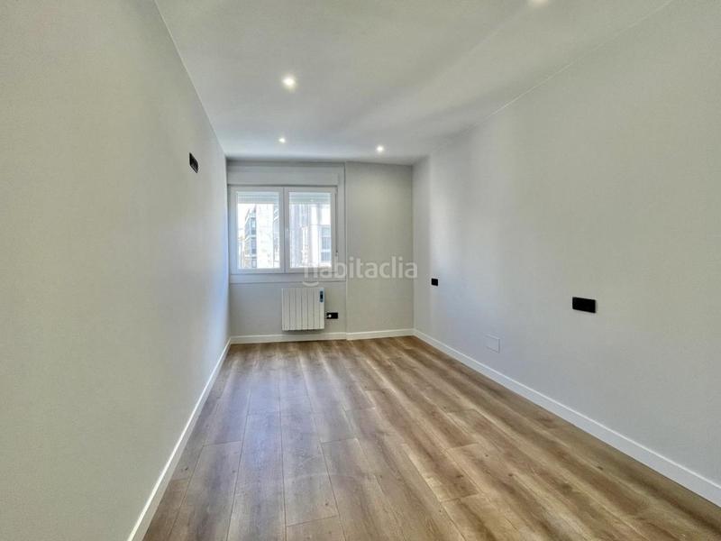 Foto ed7b4a54-357e-4414-a327-890e252c8034. Flat with heating in Cuatro Caminos - Plaza de la Cubela Coruña (A)