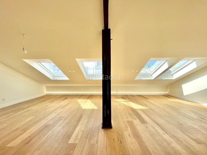 Foto 587d7368-2229-4e3a-bc1c-4f3ca8398ca8. Penthouse with heating in Ensanche Coruña (A)