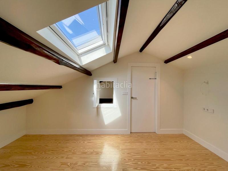 Foto f6f3343e-e629-42e0-b9b3-ae5073edb291. Penthouse with heating in Ensanche Coruña (A)