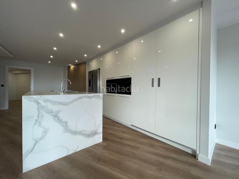 Foto a2f3434d-e286-48d9-93a9-1496b949a2d2. Pis amb calefacció a Ensanche Coruña (A)