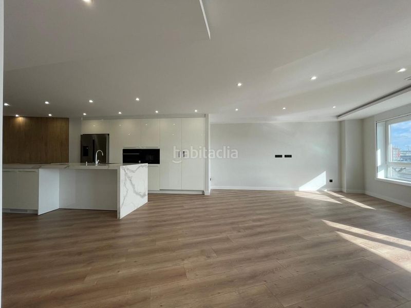 Foto ab5b1ef6-826c-4489-8fa3-0eb86a3862a2. Pis amb calefacció a Ensanche Coruña (A)