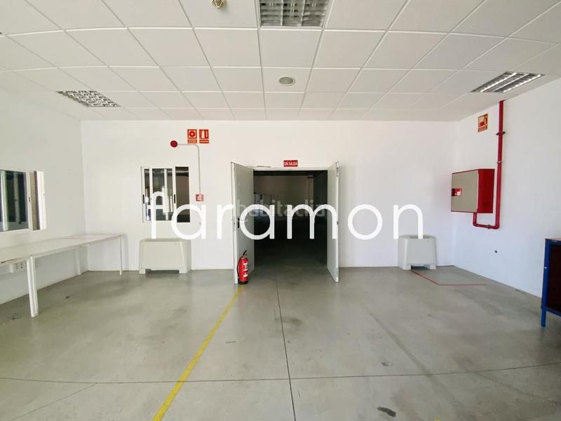 Foto e377b9ef-2b01-4a9e-a7b8-1af02ba62456. Fabrikhalle in Valadares - Beade Vigo