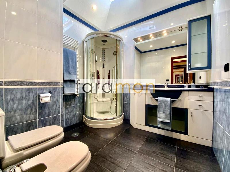 Foto b108c9d0-724e-4f6c-ad1b-0cc29bec284b. Alquiler ático fantástico ático totalmente exterior, con 2 amplias terrazas, 3 dormitorios en formato suite, 3 baños y garaje. en Vigo