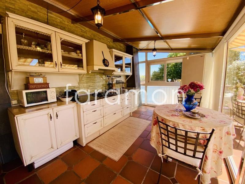 Foto 1df5efe9-8b66-4aa0-bee1-ff661d6a367f. Casa fantástico chalet con amplio jardín y piscina en Carracedelo