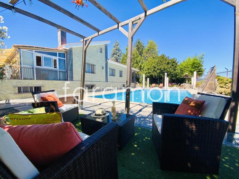 Foto 30cfeaa3-f638-4c65-9af7-baaeebb8e993. Casa fantástico chalet con amplio jardín y piscina en Carracedelo