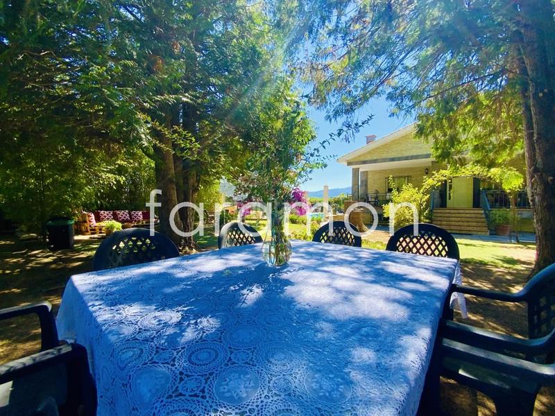 Foto 44d57a9d-f3df-48db-835f-8b4d03625d71. Casa fantástico chalet con amplio jardín y piscina en Carracedelo