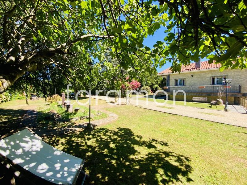 Foto 5906260f-5a8b-4ae0-9c60-9ce857b85dfc. Casa fantástico chalet con amplio jardín y piscina en Carracedelo