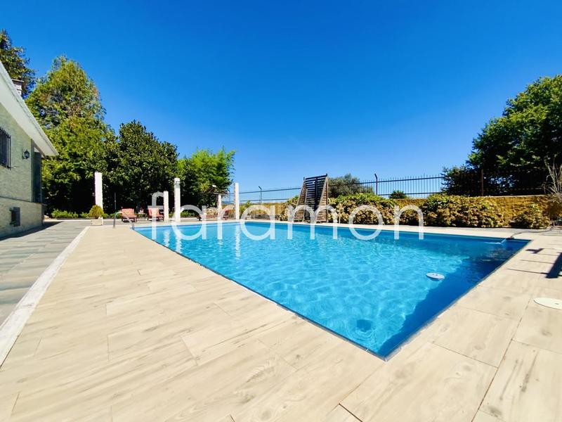 Foto 62d6a8f9-6785-4881-8a51-0bb6b6a1d9cf. Casa fantástico chalet con amplio jardín y piscina en Carracedelo