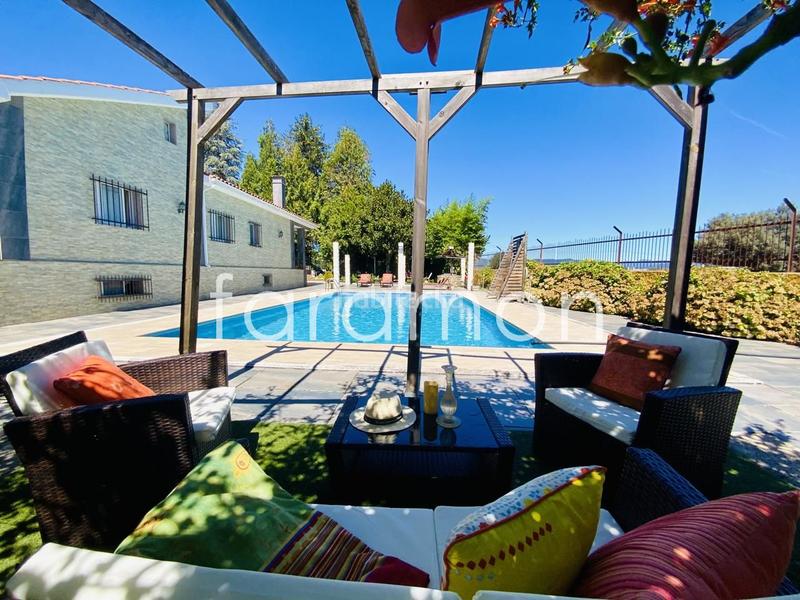 Foto 98ec9c70-7ed4-4811-adfe-446c68acddfb. Casa fantástico chalet con amplio jardín y piscina en Carracedelo