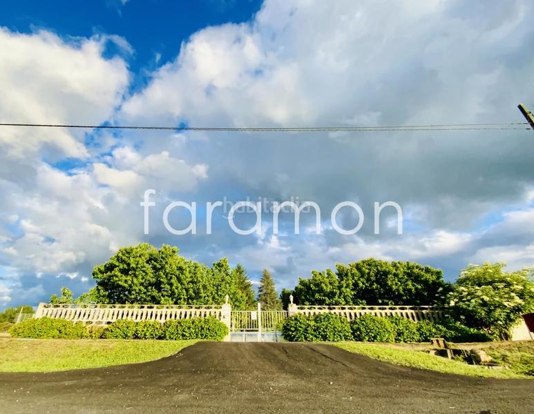 Foto 9b62bbb8-b935-4b7c-9ad5-0439e049e9c8. Casa fantástico chalet con amplio jardín y piscina en Carracedelo