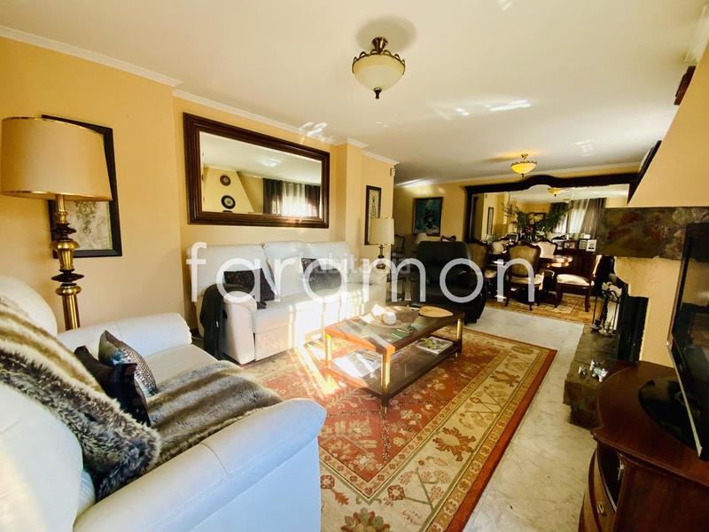 Foto b35618b8-7268-4945-aadd-a6aaa3507498. Casa fantástico chalet con amplio jardín y piscina en Carracedelo