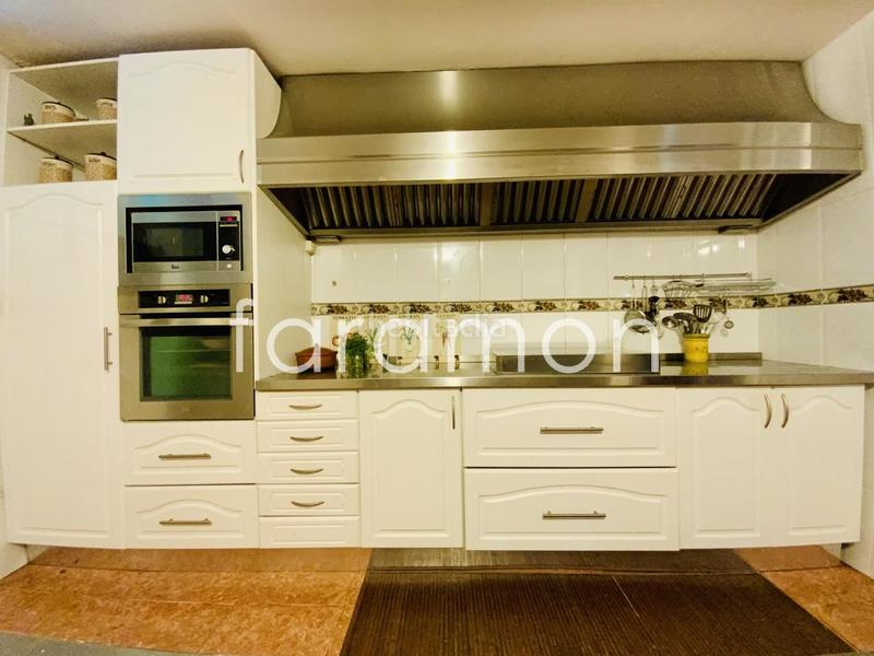 Foto c57a1eed-15dc-452b-8f85-d668343bf2c6. Casa fantástico chalet con amplio jardín y piscina en Carracedelo