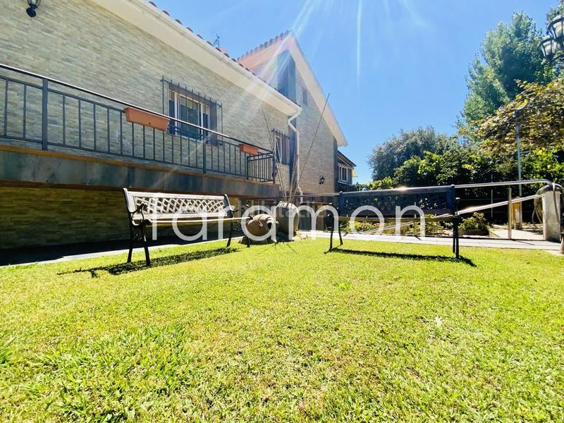 Foto c5ce9658-72f0-4bda-bd5a-0fd55c93e74a. Casa fantástico chalet con amplio jardín y piscina en Carracedelo