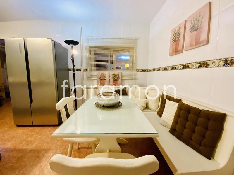 Foto c892b433-9294-4381-9a59-04759d5cecf1. Casa fantástico chalet con amplio jardín y piscina en Carracedelo