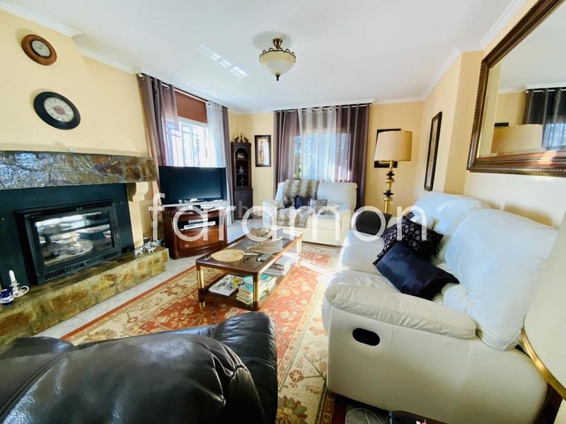 Foto d4553d48-28d4-4a1e-a438-5fc4b619b13a. Casa fantástico chalet con amplio jardín y piscina en Carracedelo