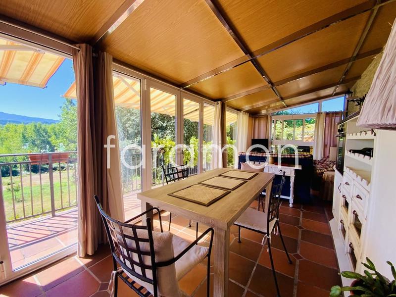 Foto e31d6b76-ff95-4529-861d-b5eeefa73496. Casa fantástico chalet con amplio jardín y piscina en Carracedelo