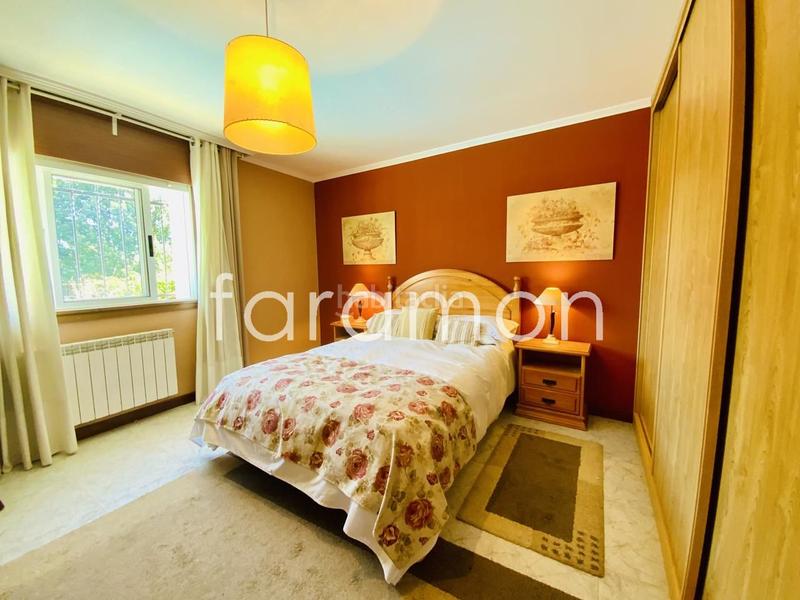 Foto ea5831fb-1393-4752-9ff1-acc3c93230ba. Casa fantástico chalet con amplio jardín y piscina en Carracedelo