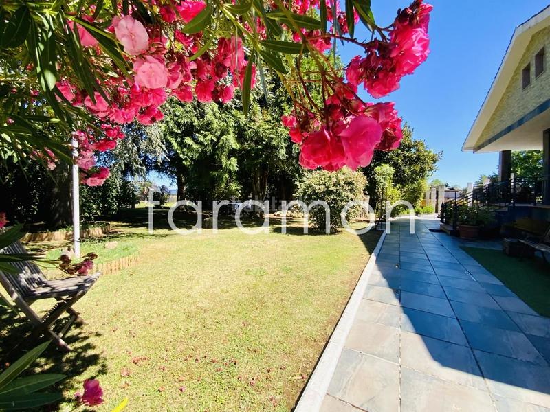 Foto f5254945-027c-4269-8f8e-41086a46253c. Casa fantástico chalet con amplio jardín y piscina en Carracedelo