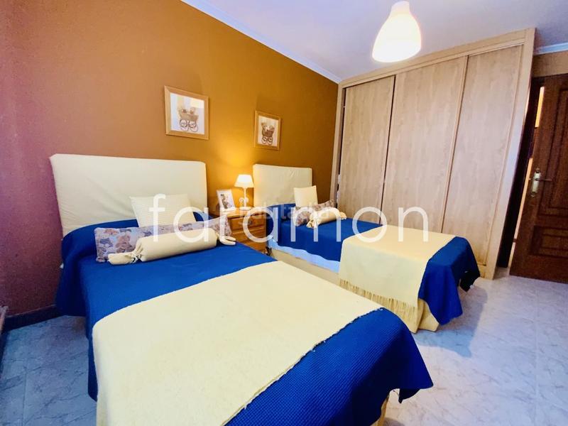 Foto f7c5b941-5a22-409f-a51e-8b1c92ccd50c. Casa fantástico chalet con amplio jardín y piscina en Carracedelo