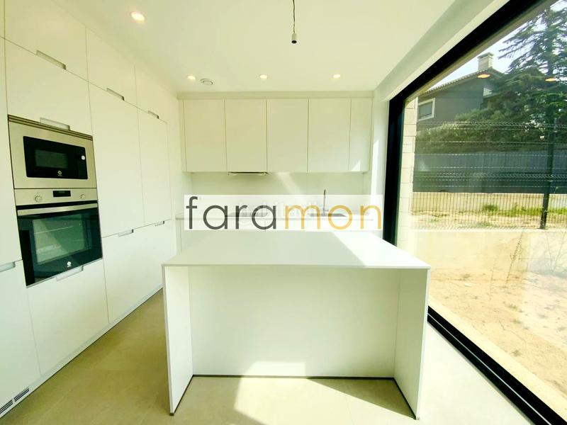 Foto f572d721-5788-45bd-a9c3-688076f912e4. Casa a schiera con riscaldamento parcheggio in San Pedro da Ramallosa Nigrán