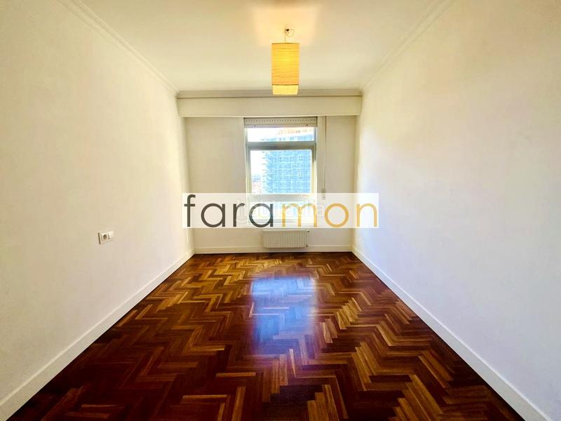 Foto 27113018-23ba-4602-9533-a640d635c550. Piso fantastico y luminoso piso de 3 habitaciones, con garaje y trastero. en Vigo