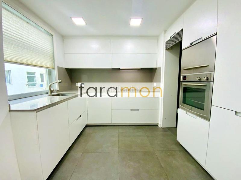 Foto 55d90295-b117-465f-81dd-4deea48e0676. Piso fantastico y luminoso piso de 3 habitaciones, con garaje y trastero. en Vigo