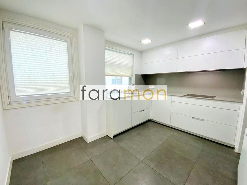 Foto f802aeef-7cd3-4220-83a4-9be82514890a. Piso fantastico y luminoso piso de 3 habitaciones, con garaje y trastero. en Vigo