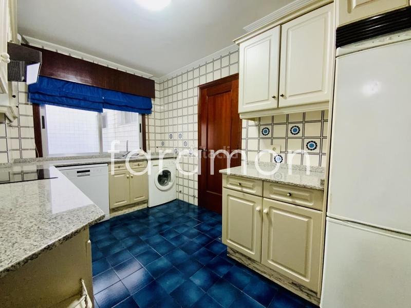 Foto acdcb87e-b39a-4e40-8cf2-490792ea4e67. Rent flat with heating parking in Centro - Areal Vigo