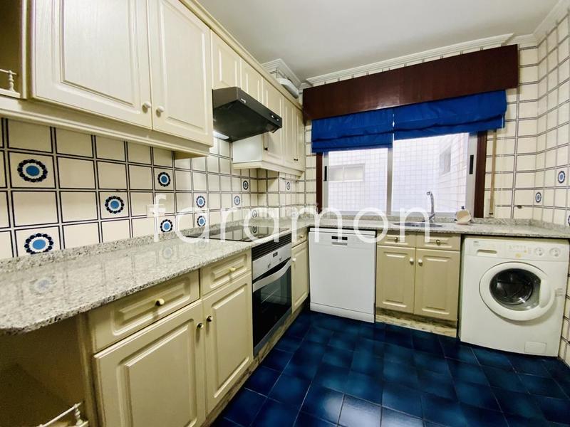 Foto e97f9926-effe-4ac5-9136-fc7f84e56f60. Rent flat with heating parking in Centro - Areal Vigo