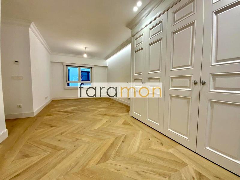 Foto 276d9dd8-5dab-45a7-b737-0c75e13f37f2. Flat with heating parking in Centro - Areal Vigo