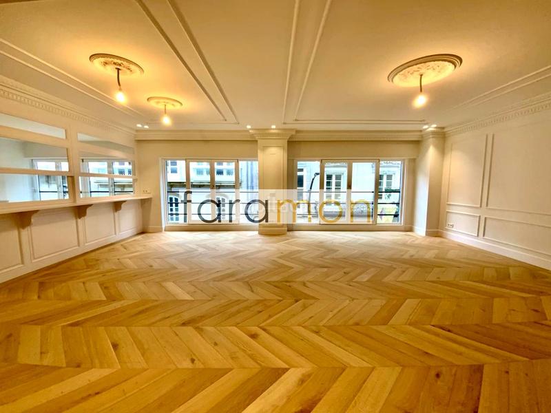 Foto 605fd2e0-00c2-48d7-88b3-c4b998fac0f2. Flat with heating parking in Centro - Areal Vigo