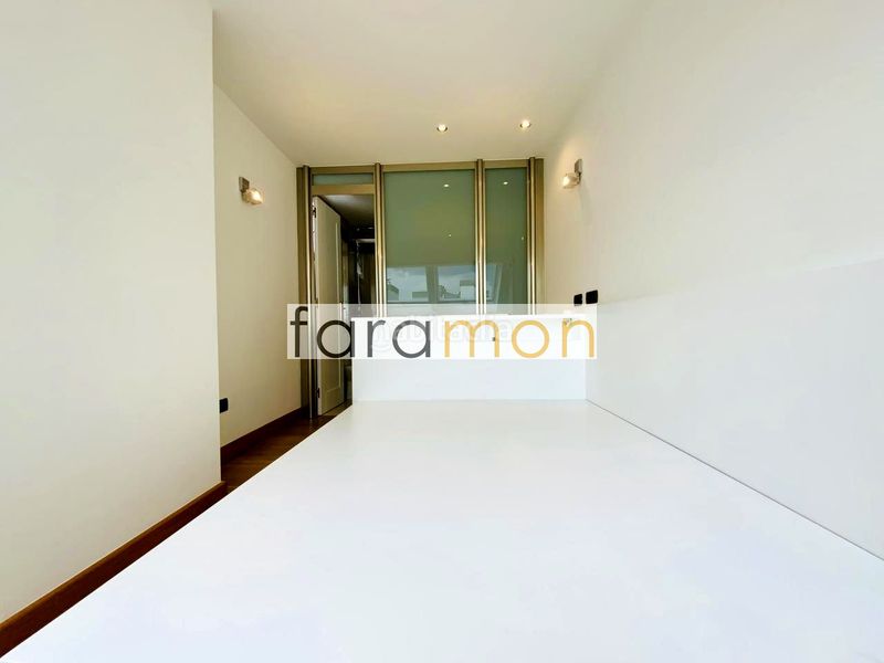 Foto e12b4fa1-f3c4-42a5-bd5f-a8852367e03a. Pis amb calefacció aparcament a Centro - Areal Vigo