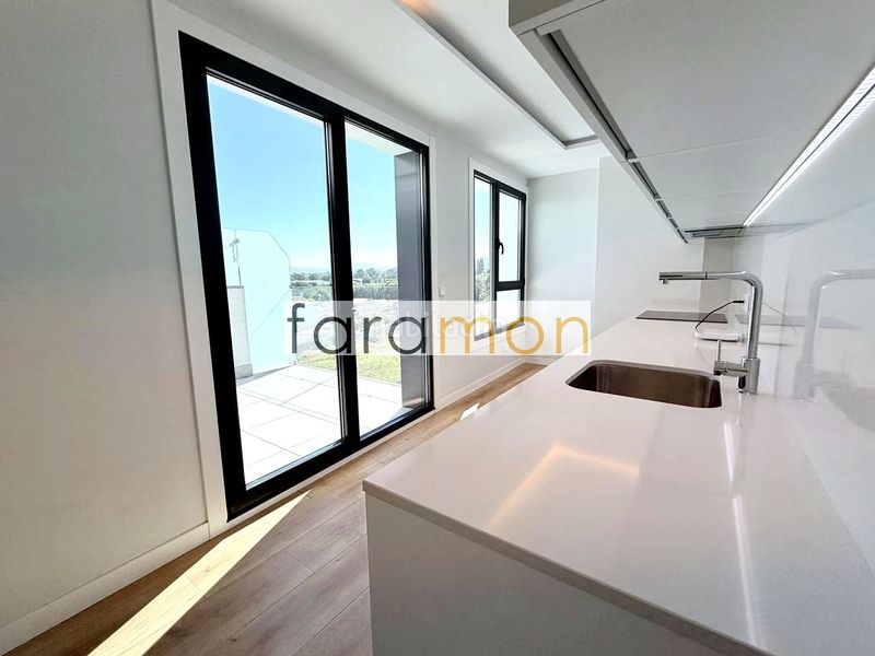 Foto 50833d4d-c722-4655-9a59-c83cb1f7a8ee. Pis amb calefacció aparcament piscina a Coruxo - Oia - Saiáns Vigo