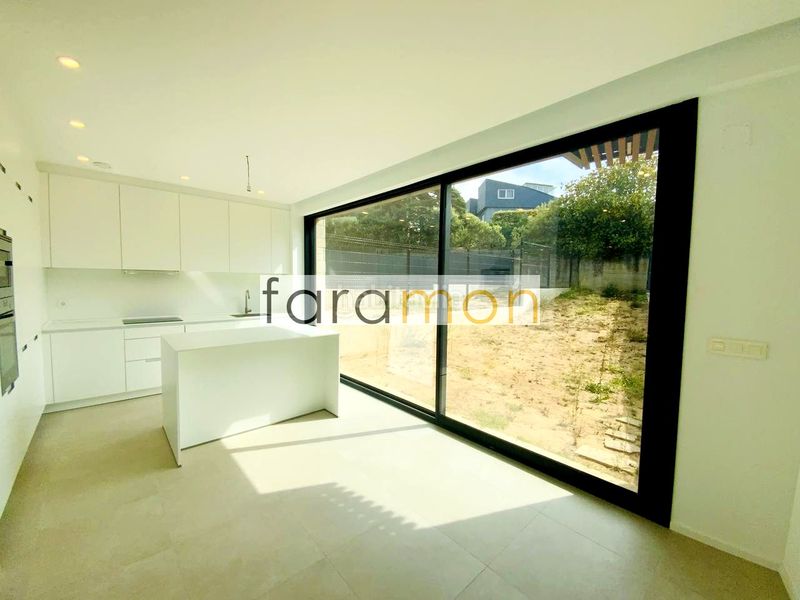Foto 847e9f58-f15f-4308-a59c-dd13e02f8c35. Casa adossada amb calefacció aparcament a San Pedro da Ramallosa Nigrán