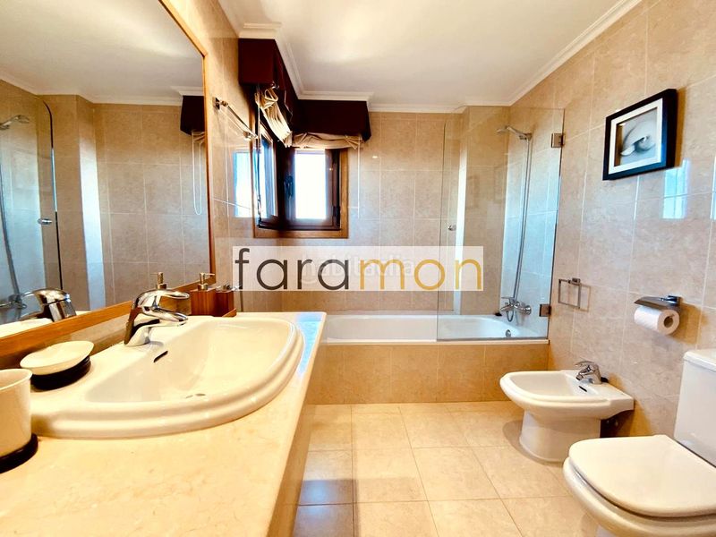 Foto c2cdb28b-e2ea-4ac5-a1b9-c5b649e7e1a4. Location duplex avec chauffage parking piscine dans Baiona