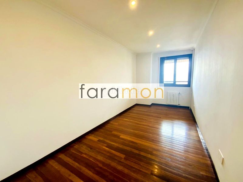 Foto b2a14589-8f4c-4313-ade2-50b77aa13099. Rent flat with heating parking pool in O Castro Vigo