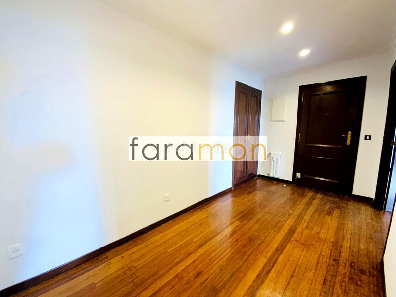 Foto df5986d9-e125-4ccd-b3c7-ca1b50ea5cfb. Rent flat with heating parking pool in O Castro Vigo