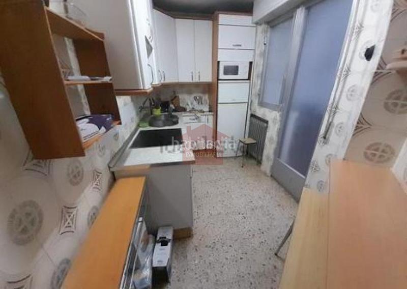 Foto d5e0889b-8040-4ed7-a9be-2be1cc4e60b3. Flat with heating in Carmelitas Salamanca