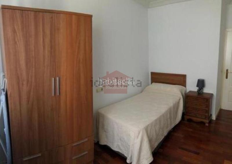 Foto f49bb42a-54ae-4ce1-b6dc-208e8bd86503. Alquiler piso en Centro Salamanca