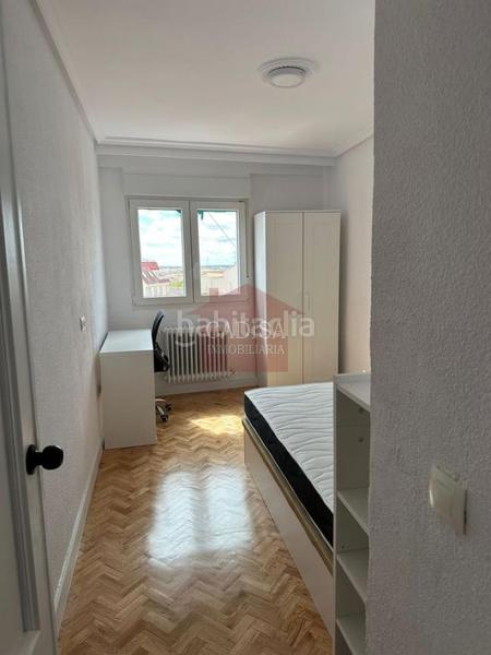 Foto a61d2f8f-2549-40dd-a71c-402316a26e35. Alquiler piso en Pizarrales Salamanca